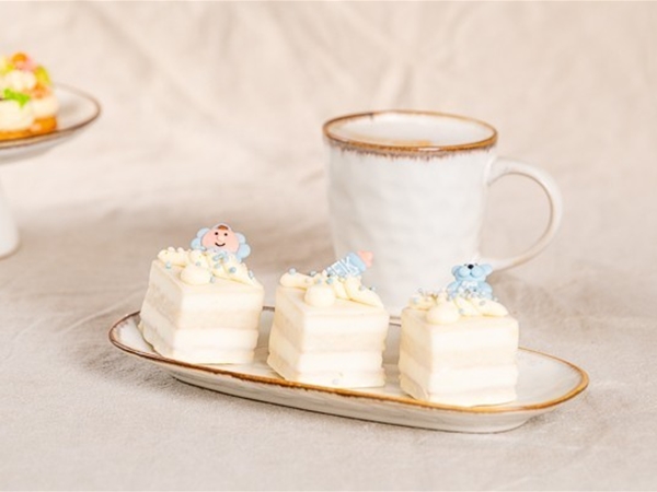 Geboorte petit four jongen