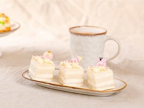 Geboorte petit four meisje